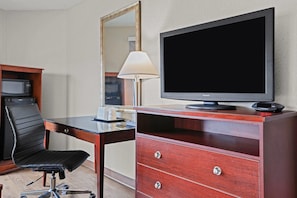 Studio Suite, 1 King Bed, Non Smoking | Premium bedding, desk, free WiFi, bed sheets