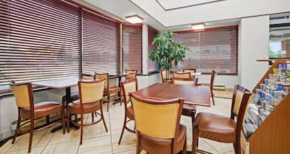 Days Inn by Wyndham Utica