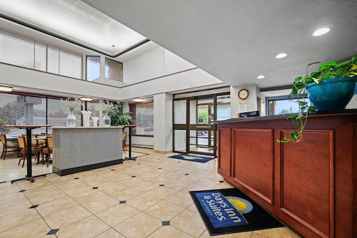 Days Inn by Wyndham Utica