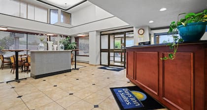 Days Inn by Wyndham Utica