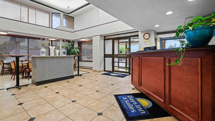 Days Inn by Wyndham Utica