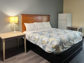 Escritorio, wifi gratis y ropa de cama 
