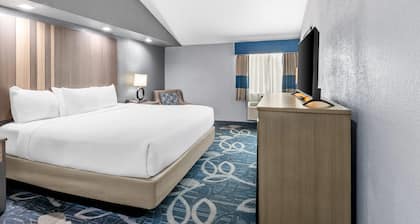 Quality Inn Shawnee North I-40