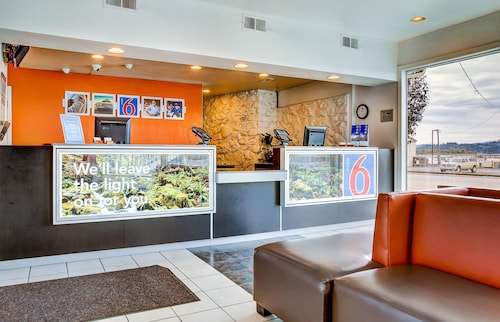 Motel 6 Coos Bay, OR