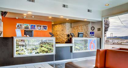 Motel 6 Coos Bay, OR