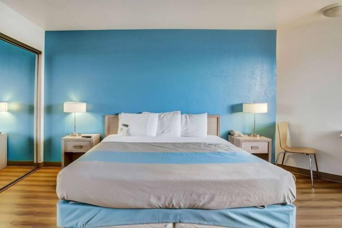 Desk, WiFi (free), bed sheets