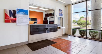 Motel 6 Houston North - Spring