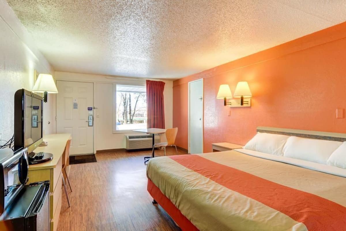Desk, blackout drapes, iron/ironing board, free WiFi
