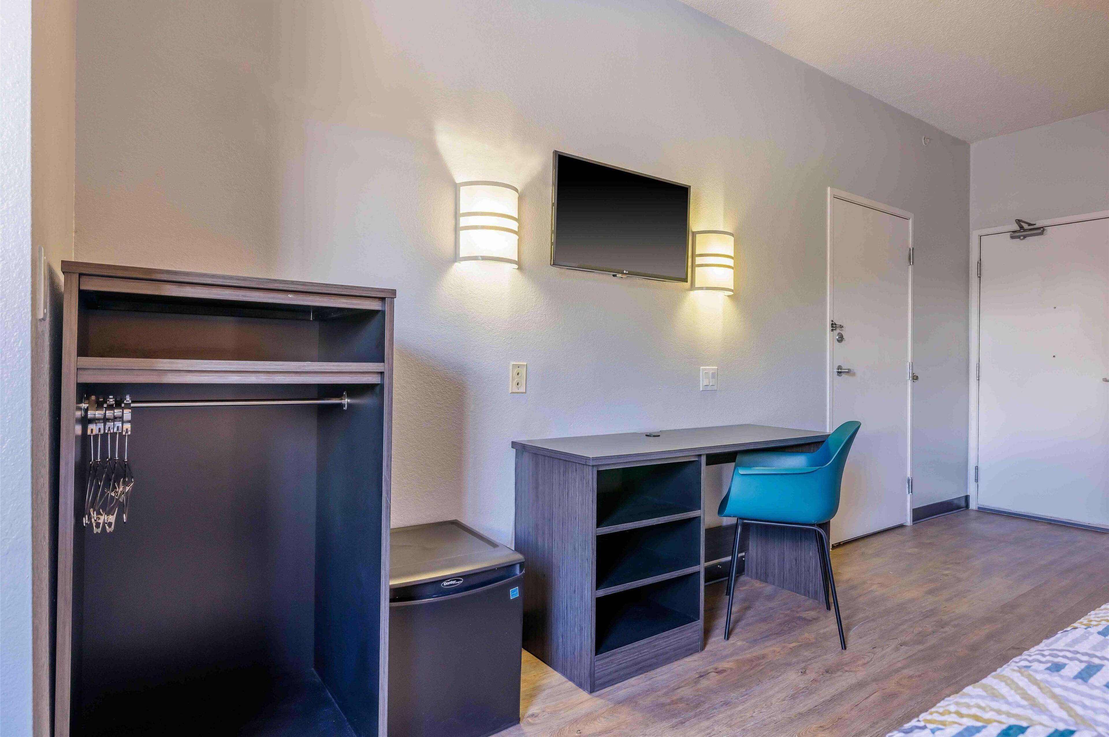 Skrivebord, skrivebord for bærbar PC og blendingsgardiner