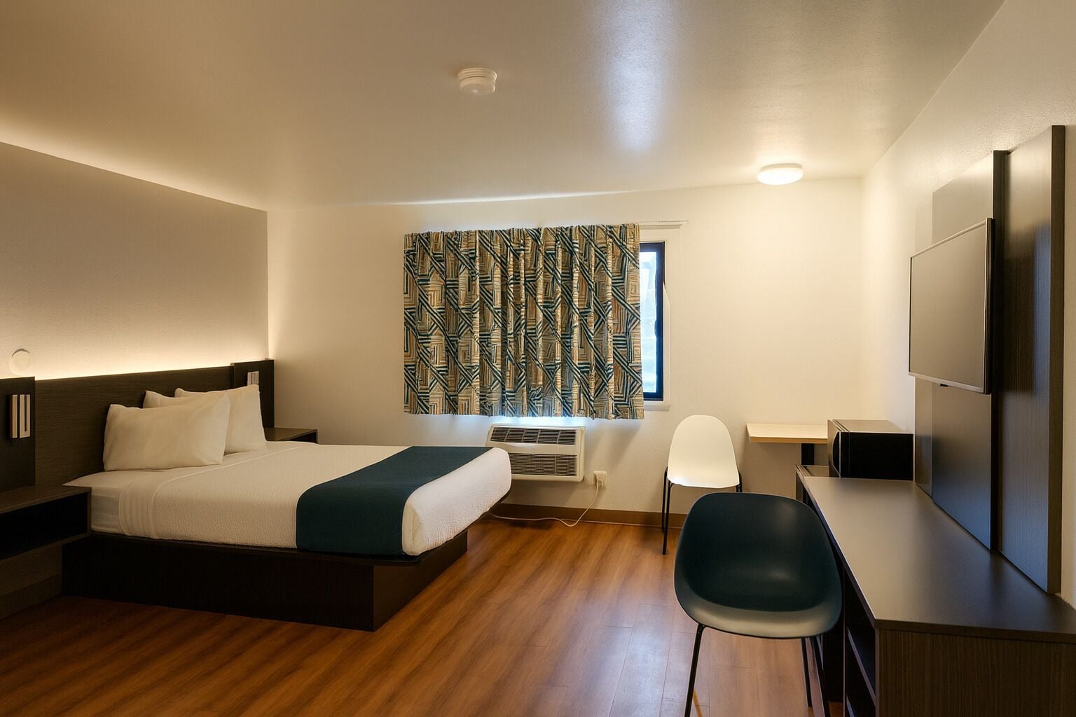 WiFi (無料)、ベッドシーツ