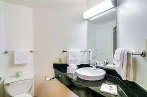 Vòi sen/bồn tắm kết hợp, khăn tắm 