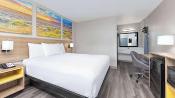 Desk, laptop workspace, iron/ironing board, free WiFi