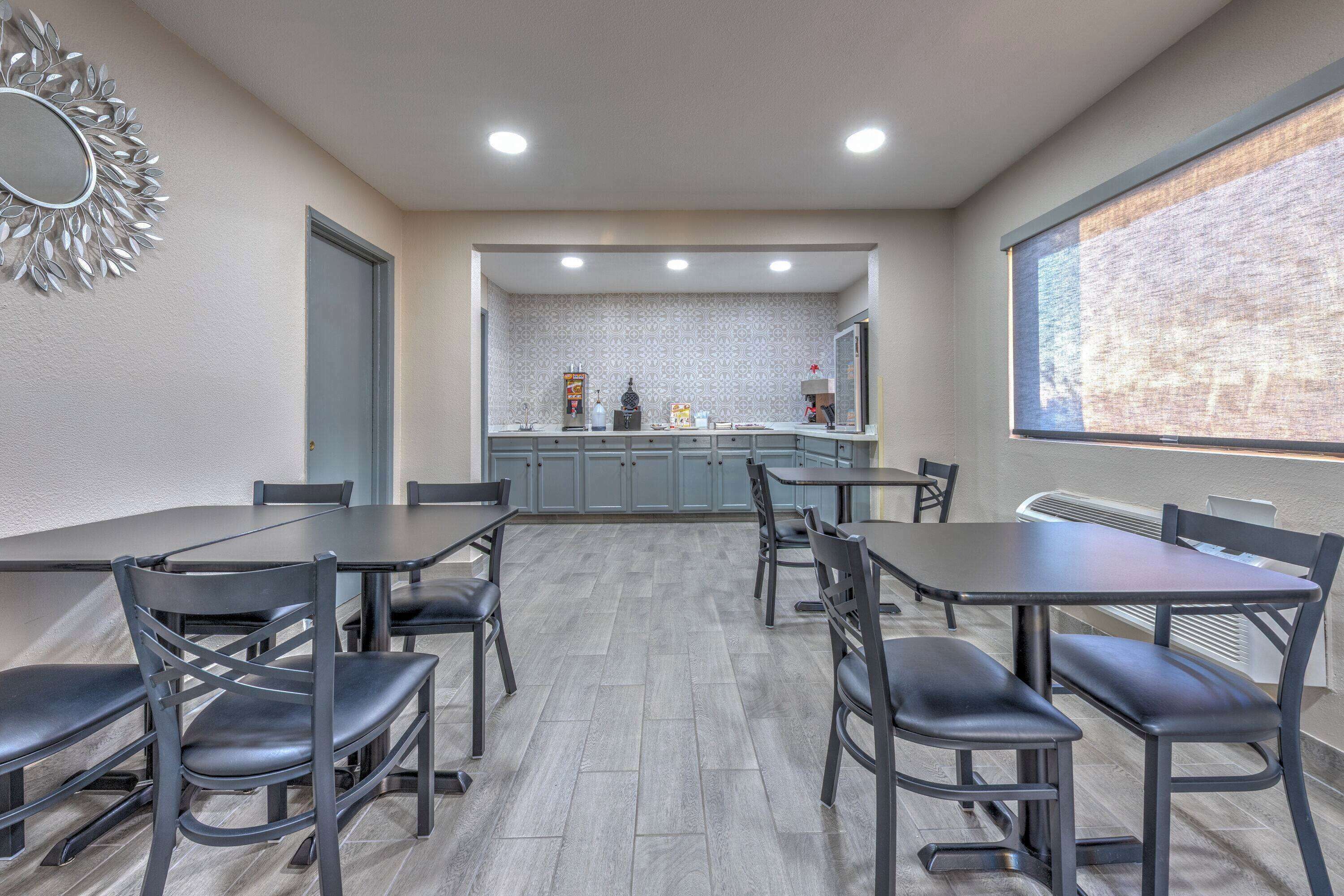 فطور أوروبي مجانًا يوميًا