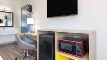 Room, 1 King Bed, Non Smoking | Desk, laptop workspace, iron/ironing board, free WiFi
