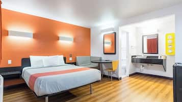 Deluxe Room, 1 Double Bed, Non Smoking | Desk, free WiFi, bed sheets