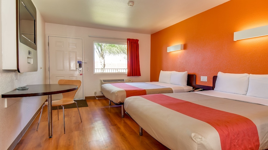 Motel 6 Riverside, CA - UCR East