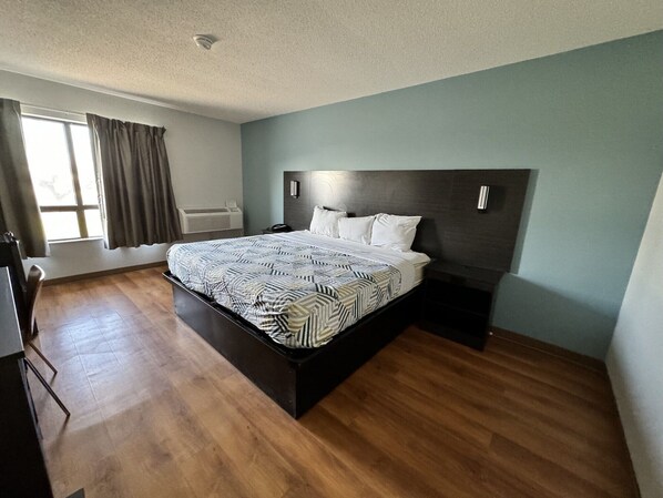 書桌、筆電工作空間、遮光布/窗簾、隔音