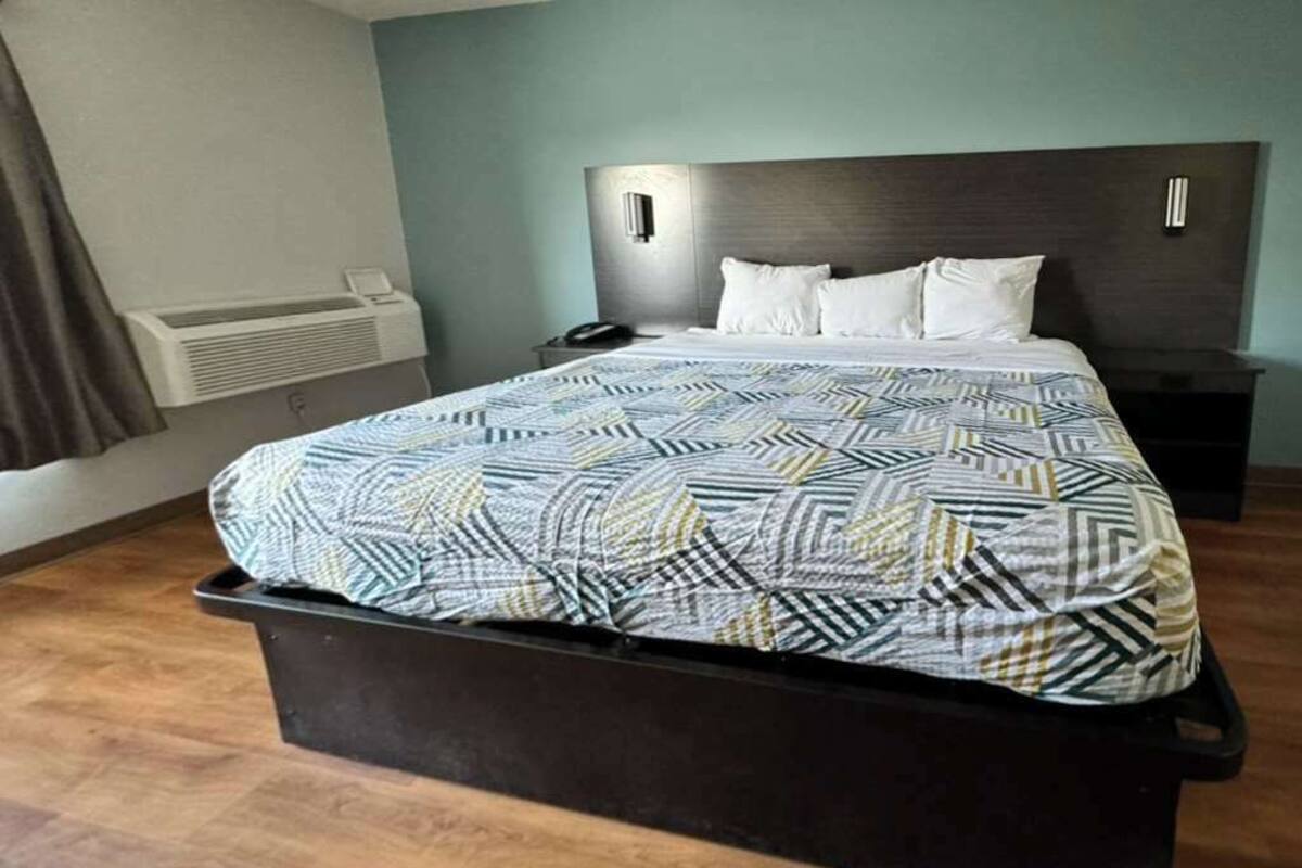 書桌、筆電工作空間、遮光布/窗簾、隔音