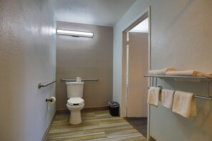 Accessible bathroom - Motel 6 Sacramento, CA - Old Sacramento North (Sacramento)
