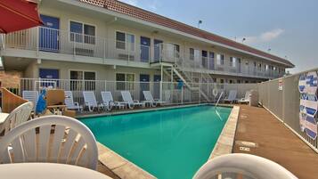 Piscine extérieure (ouverte en saison)