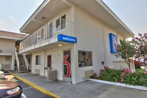 Exterior - Motel 6 Sacramento, CA - Old Sacramento North (Sacramento)