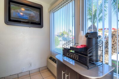 Motel 6 Long Beach, CA - Los Angeles