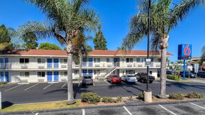 Unclassified image, 2 of 45, button - Motel 6 Long Beach, CA - Los Angeles (Long Beach)