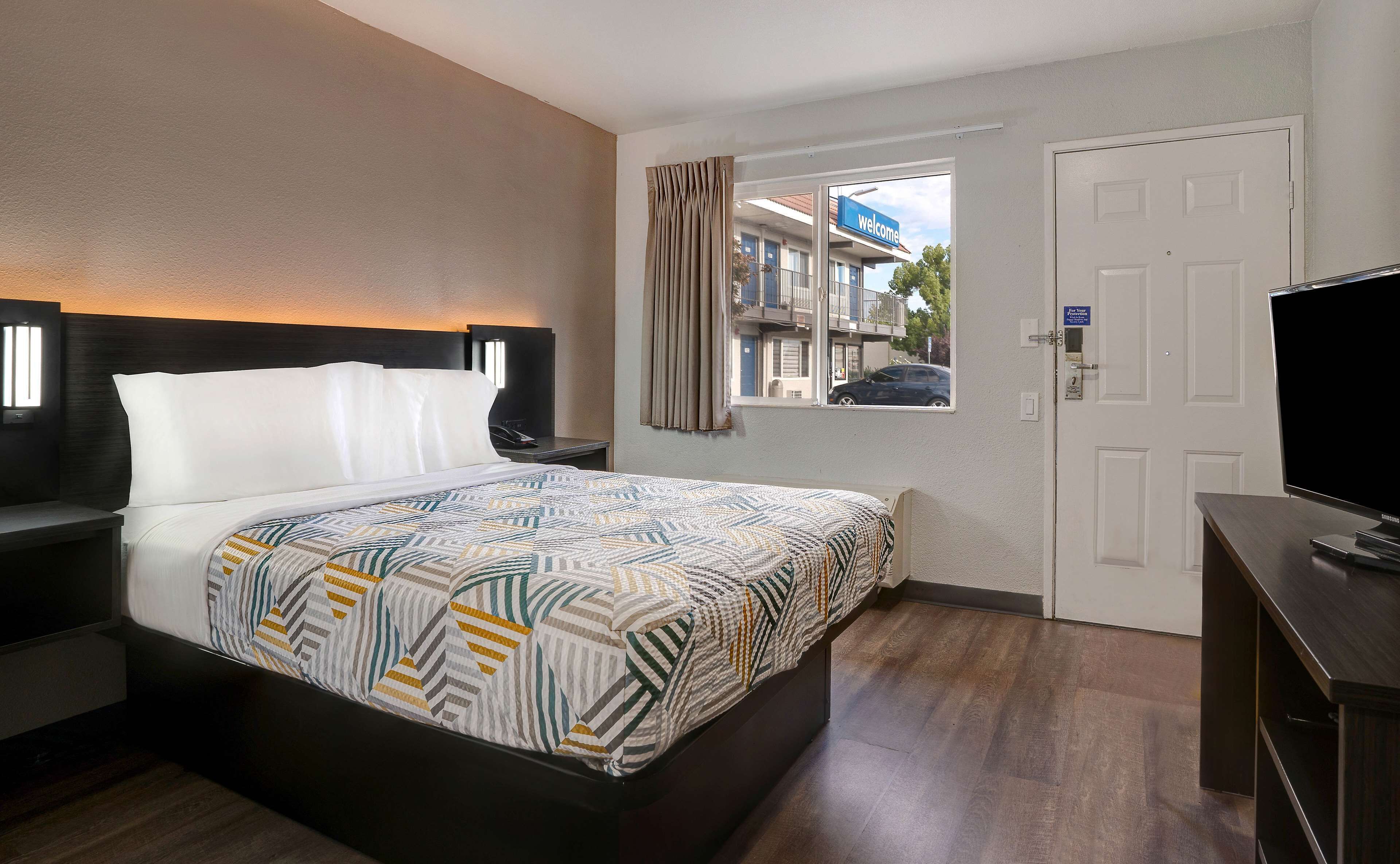 免费 WiFi、床单