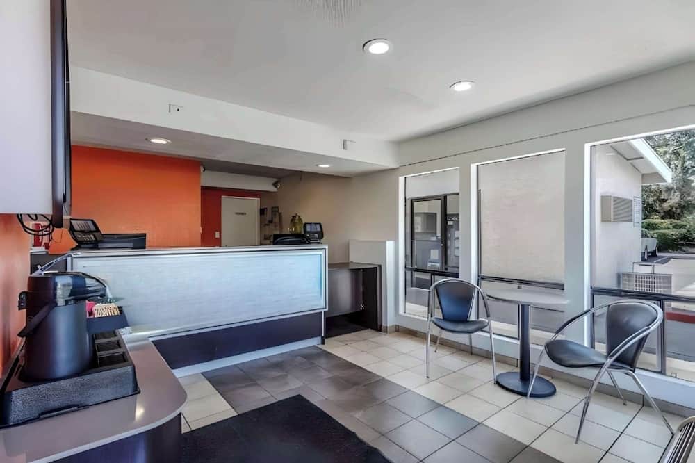 Motel 6 Modesto CA