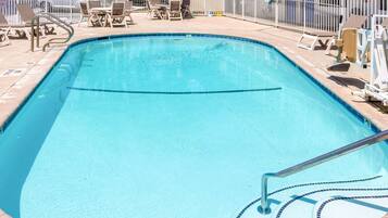 Sesongbasert utendørsbasseng