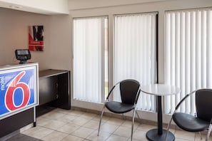 Coin salon dans le hall