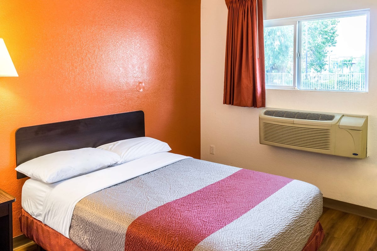 Rideaux occultants, fer et planche à repasser, Wi-Fi gratuit