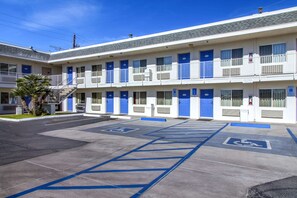 Property entrance - Motel 6 Phoenix, AZ - Airport - 24th Street (Phoenix)
