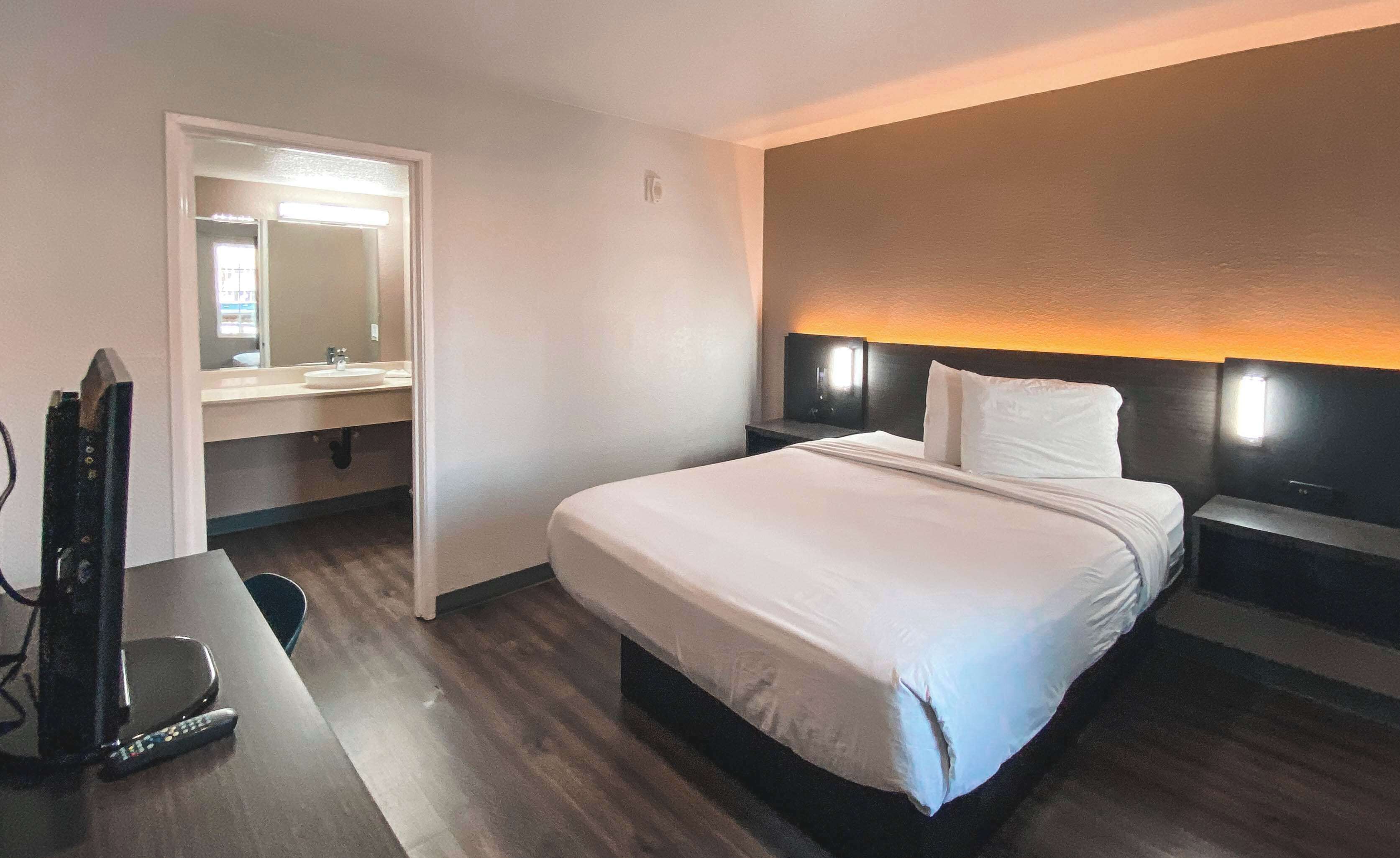 Desk, free WiFi, bed sheets