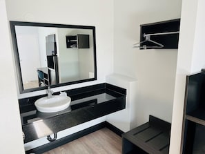 Free WiFi, bed sheets - Motel 6 Eureka, CA – Redwood Coast (Eureka)