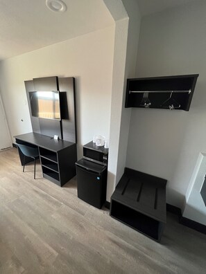 Standardzimmer, 1 Queen-Bett, Nichtraucher | Kostenloses WLAN, Bettwäsche