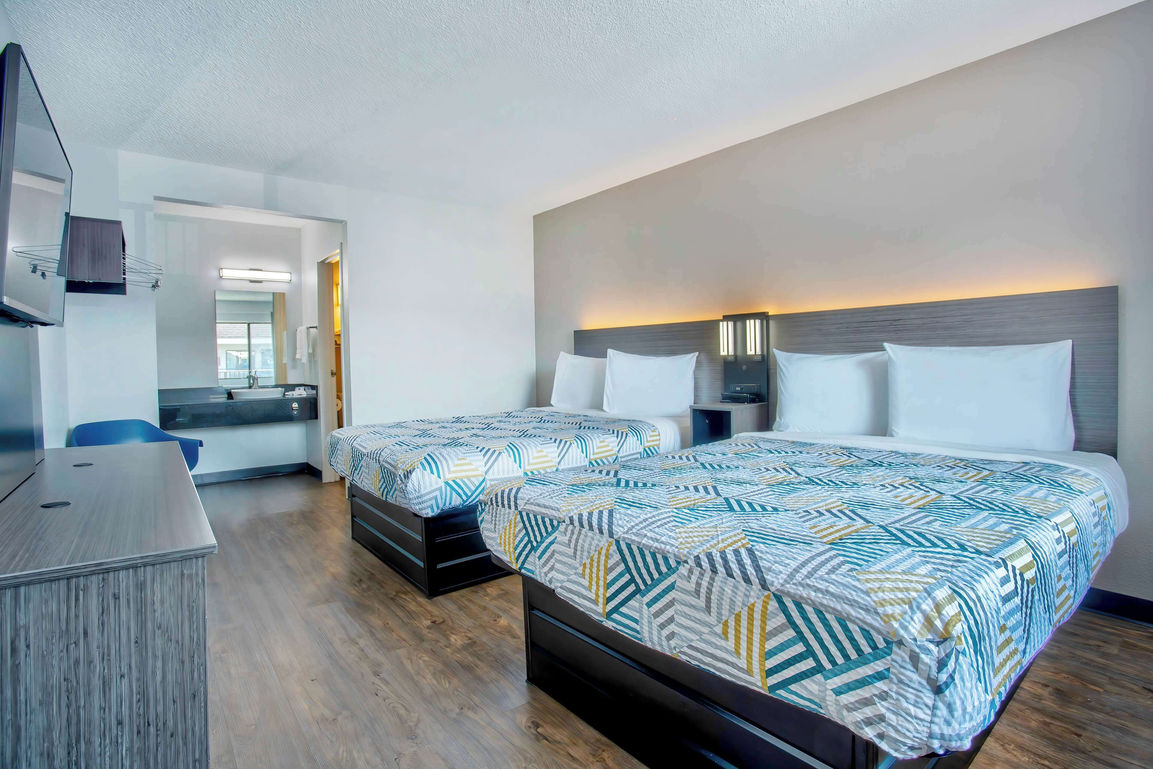 書桌、筆電工作空間、遮光布/窗簾、熨斗/熨衣板