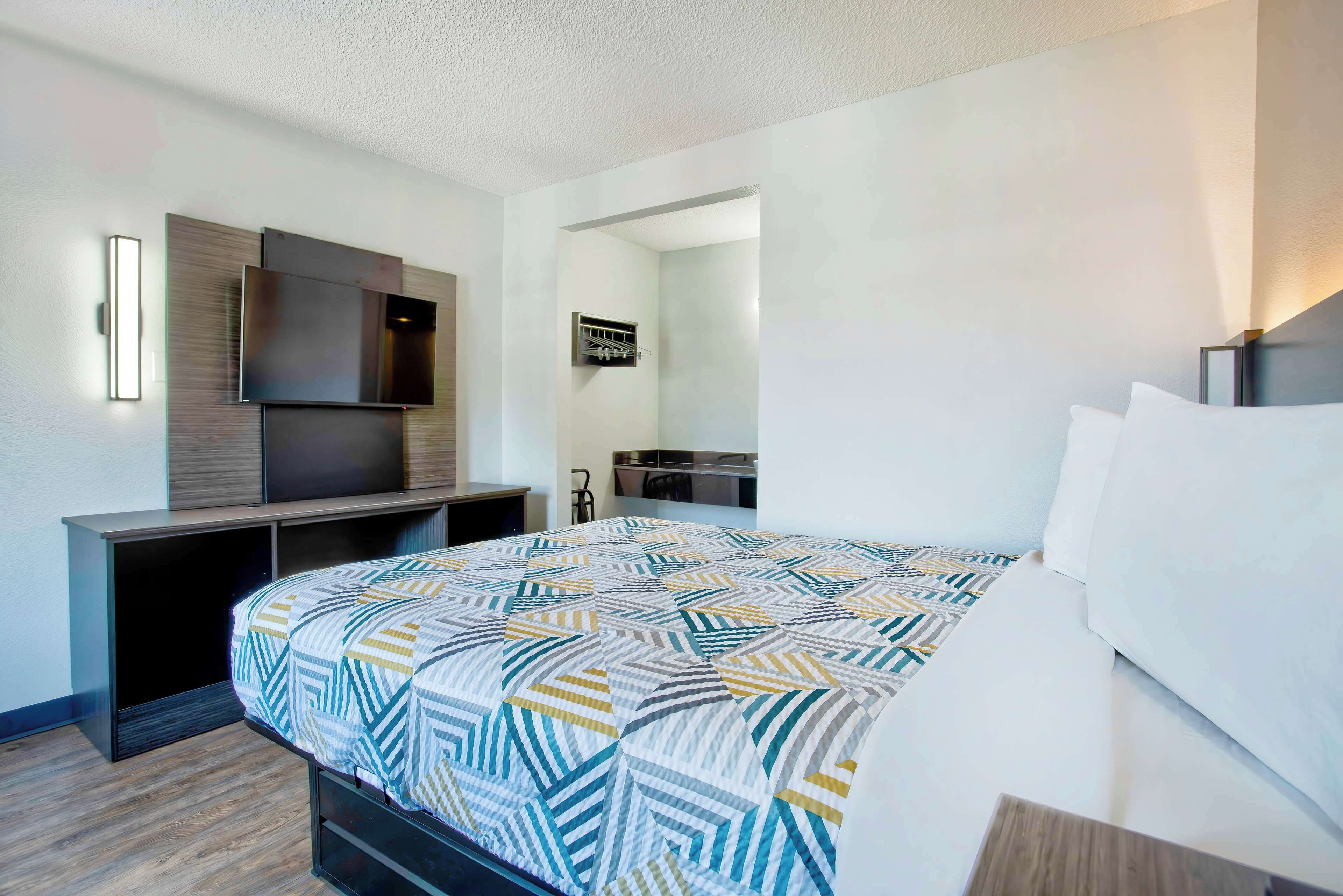 Skrivebord, skrivebord for bærbar PC og blendingsgardiner