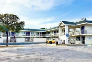Exterior - Motel 6 Austin, TX - North Central (Austin)