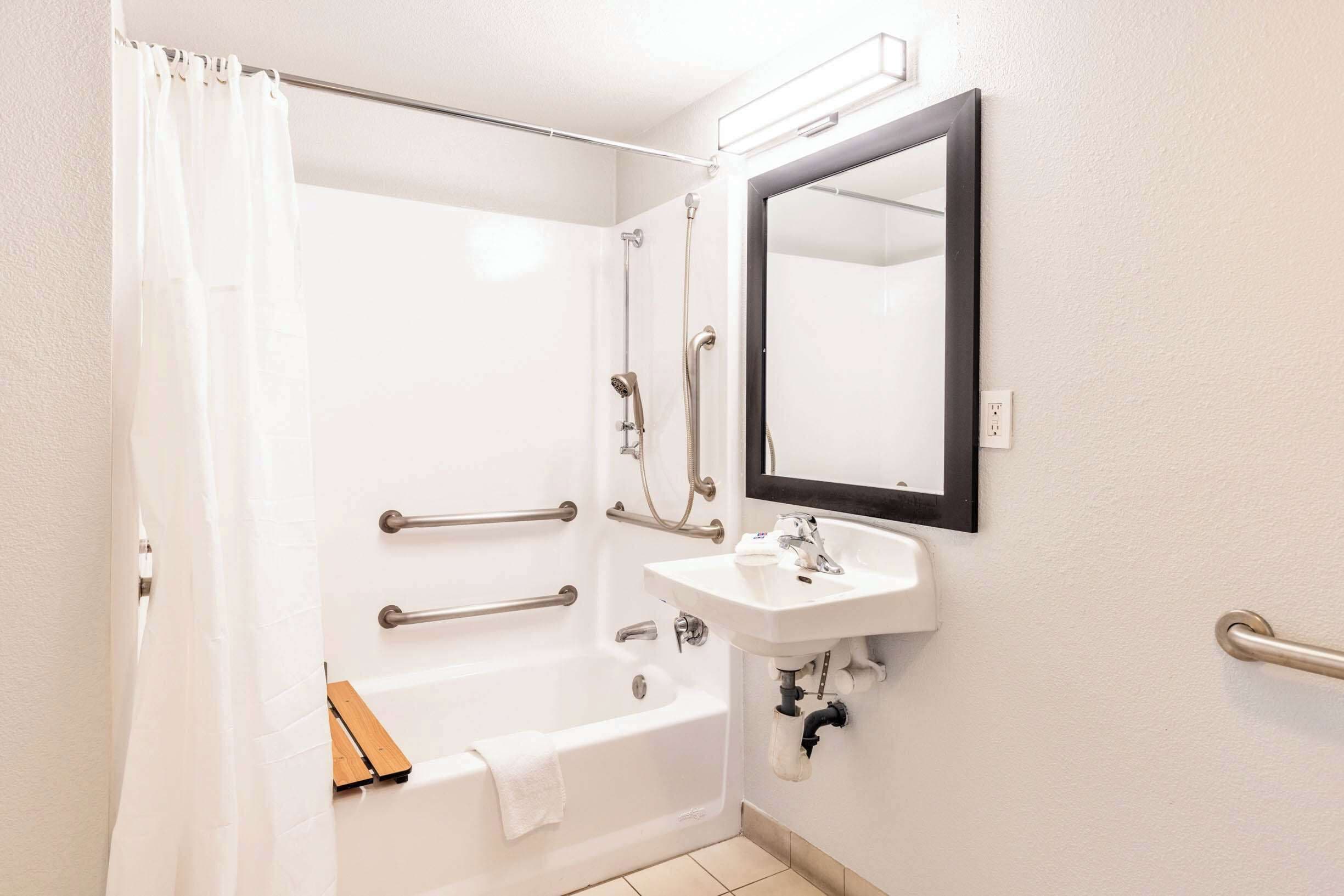 Photo - Motel 6-Carlsbad, CA - East Near LEGOLAND