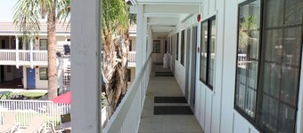 Motel 6 Coalinga, CA - East