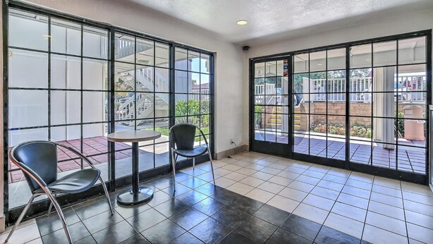 Interior - Super 8 by Wyndham Livermore (Livermore)
