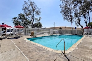 Outdoor pool - Super 8 by Wyndham Livermore (Livermore)