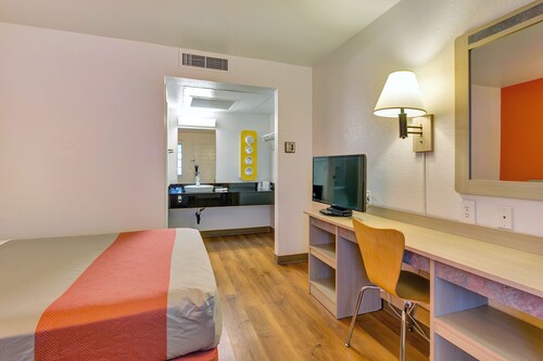 Super 8 by Wyndham Santa Rosa North