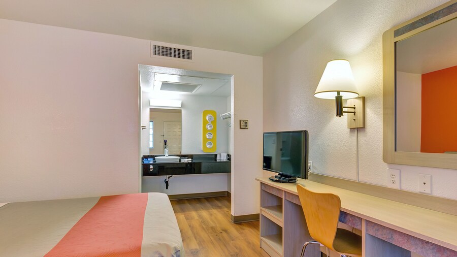 Super 8 by Wyndham Santa Rosa North