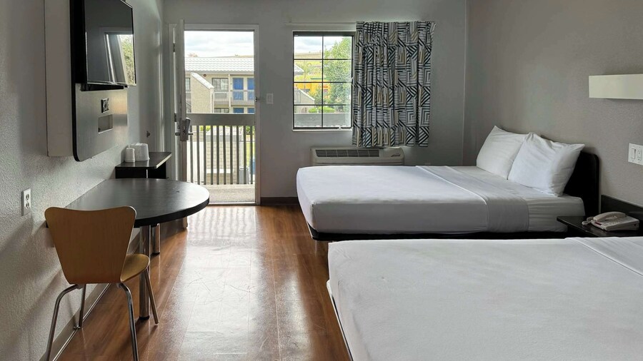 Motel 6 Pomona, CA - Los Angeles