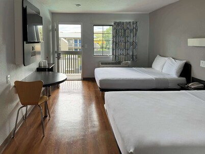Motel 6 Pomona, CA - Los Angeles