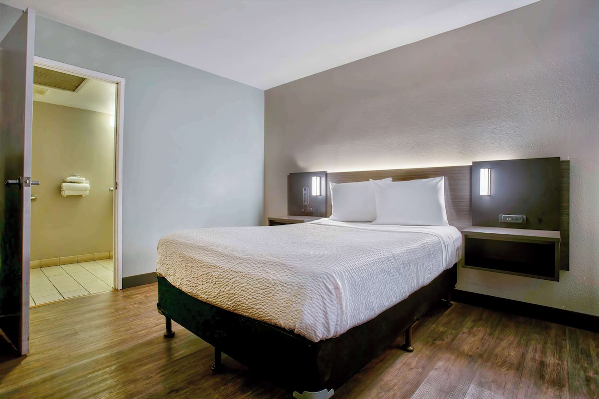 Desk, free WiFi, bed sheets, wheelchair access