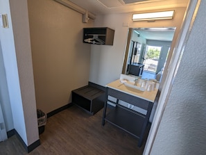 Desk, free WiFi, bed sheets, wheelchair access - Motel 6 Kingman, AZ - Route 66 East (Kingman)