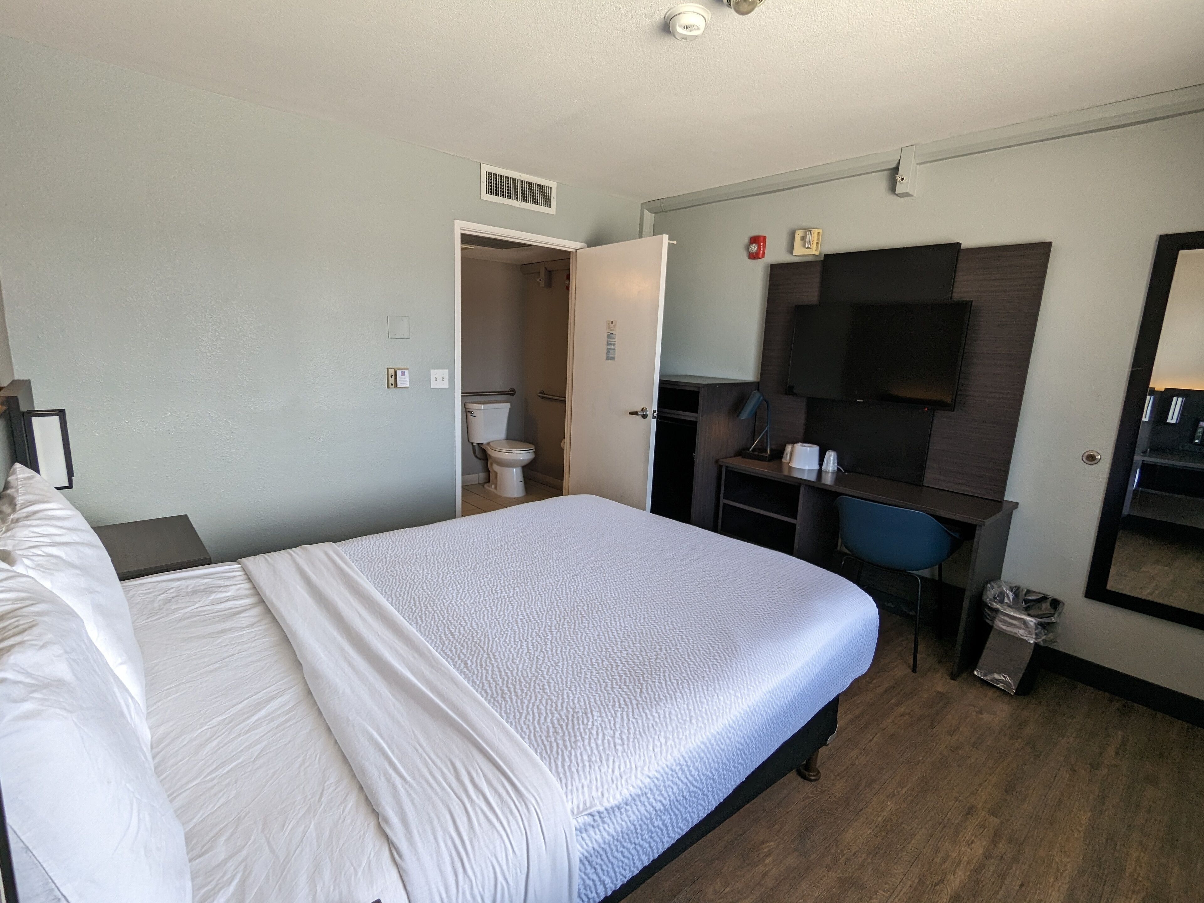 Desk, WiFi (free), bed sheets